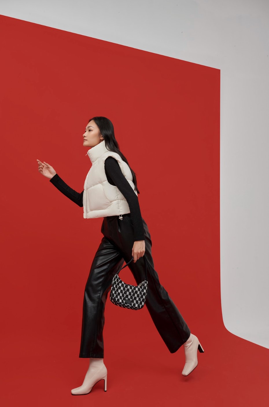 Untitled Capture24256